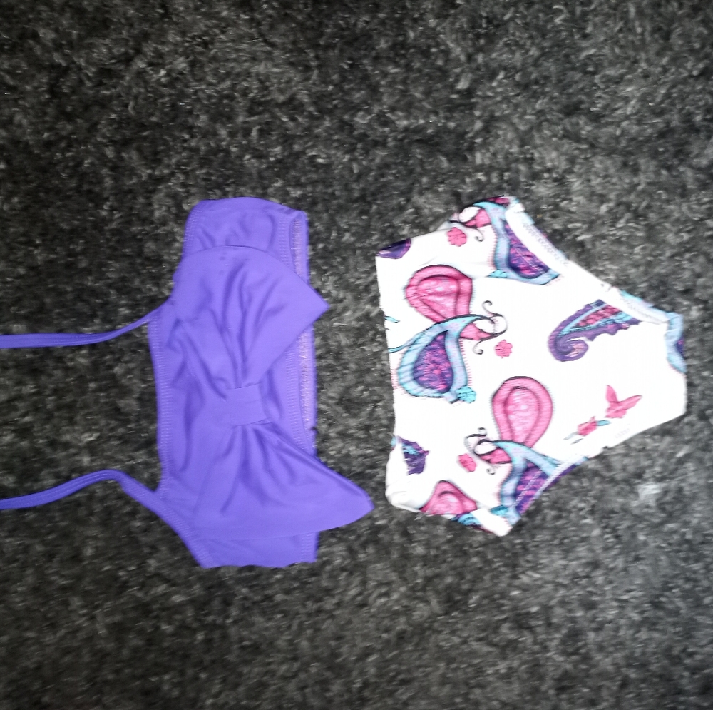 Girls swimsuit